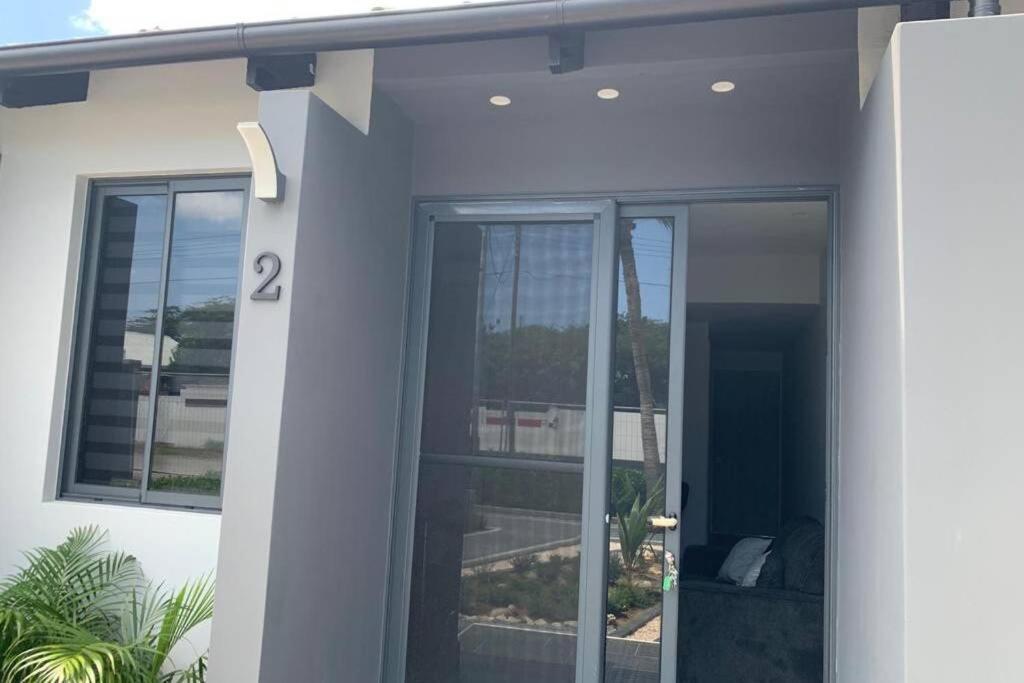 Newly Renovated One Bedroom Apartment Near Beach! Oranjestad Exterior photo